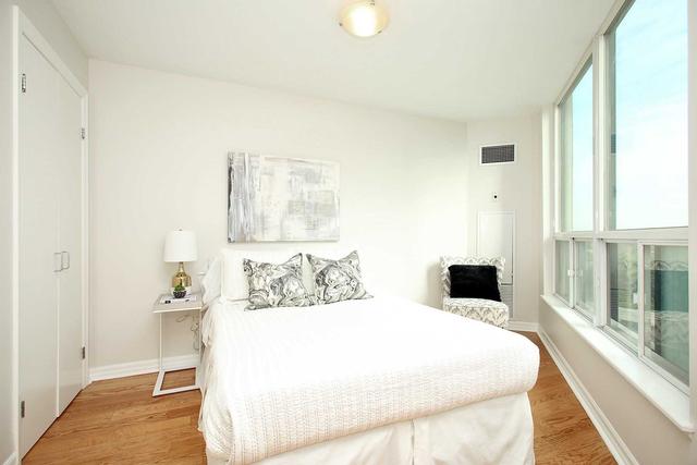 1203 - 300 Bloor St E, Condo with 2 bedrooms, 2 bathrooms and 1 parking in Toronto ON | Image 21