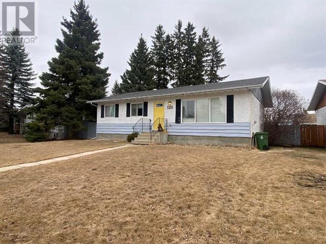 1429 53 Street, House detached with 4 bedrooms, 2 bathrooms and 3 parking in Edson AB | Image 2