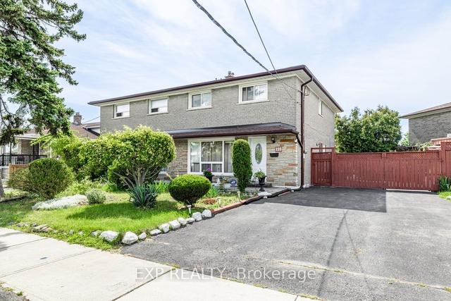 110 Navenby Cres, House semidetached with 4 bedrooms, 3 bathrooms and 6 parking in Toronto ON | Image 1