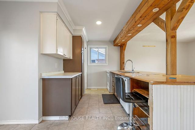 136 Herbert St, House detached with 2 bedrooms, 2 bathrooms and 6 parking in Peterborough ON | Image 9