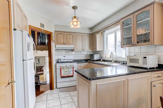 57 Aviemore Dr, House detached with 3 bedrooms, 2 bathrooms and 4 parking in Toronto ON | Image 3