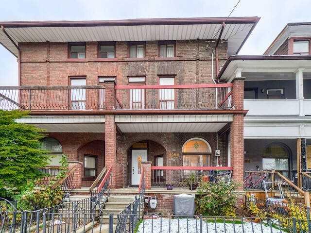 1098 Dundas St W, House attached with 4 bedrooms, 2 bathrooms and 3 parking in Toronto ON | Image 1