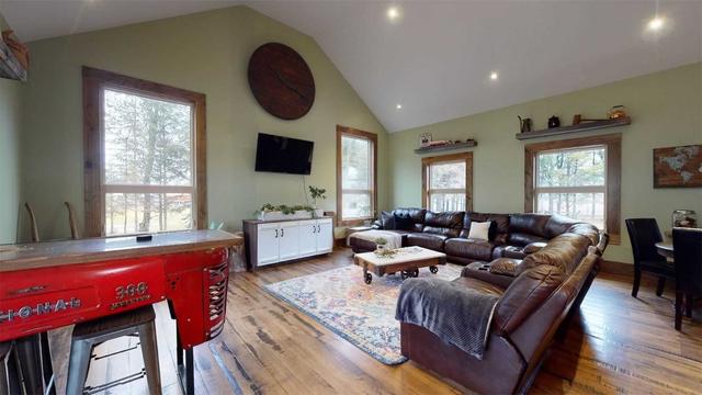 8599 Concession Rd 6, Home with 3 bedrooms, 3 bathrooms and 11 parking in Mapleton ON | Image 11