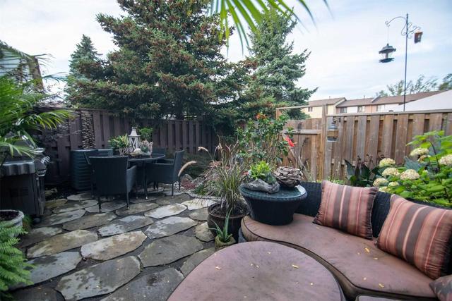 96 Baronwood Crt, Townhouse with 3 bedrooms, 3 bathrooms and 2 parking in Brampton ON | Image 3