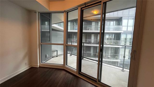 522 - 10 Park Lawn Rd, Condo with 2 bedrooms, 2 bathrooms and 1 parking in Toronto ON | Image 4