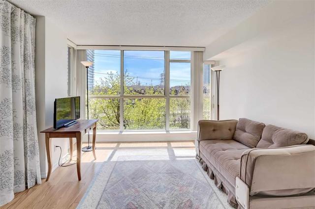 438 - 22 Southport St, Condo with 2 bedrooms, 2 bathrooms and 1 parking in Toronto ON | Image 3