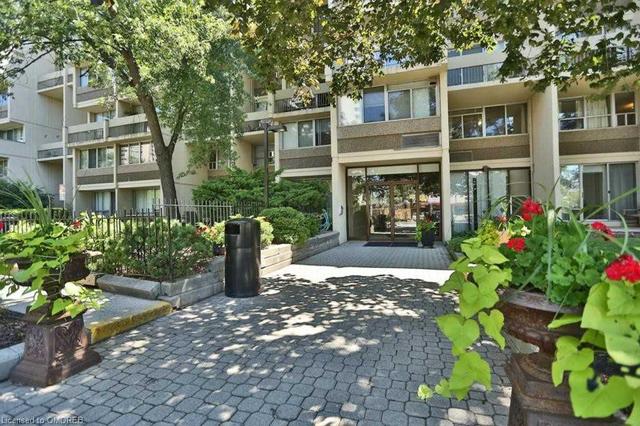 313 - 1300 Marlborough Crt, Condo with 3 bedrooms, 2 bathrooms and 1 parking in Oakville ON | Card Image