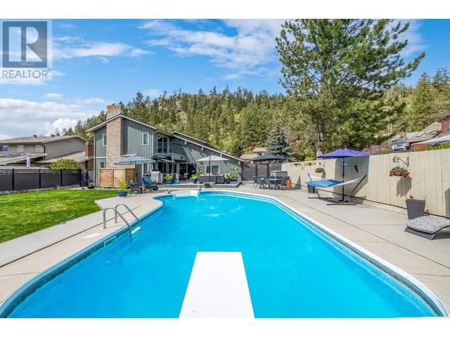 1047 Cascade Place, House detached with 4 bedrooms, 2 bathrooms and 6 parking in Kelowna BC | Image 4