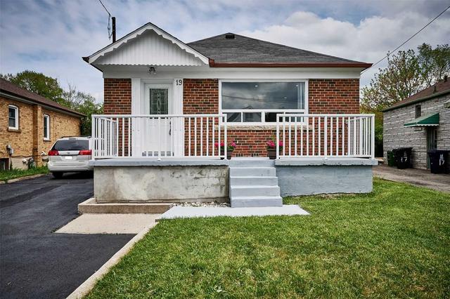 main - 19 Lynvalley Cres, House detached with 3 bedrooms, 1 bathrooms and 1 parking in Toronto ON | Image 1