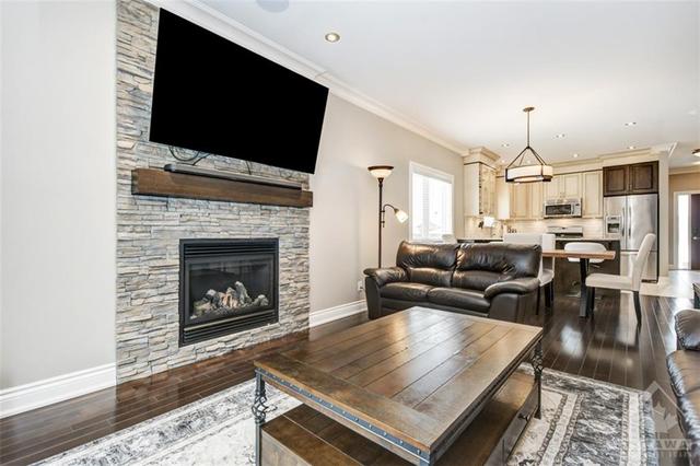 619 Meadowridge Circle, Home with 3 bedrooms, 3 bathrooms and 4 parking in Ottawa ON | Image 5