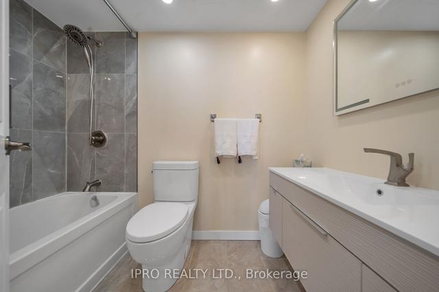 305 - 330 Dixon Rd, Condo with 2 bedrooms, 1 bathrooms and 1 parking in Toronto ON | Image 11