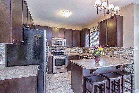 80 Amaranth Cres, House detached with 4 bedrooms, 3 bathrooms and 2 parking in Brampton ON | Image 6