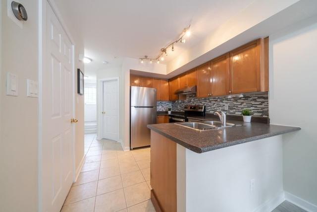 95 - 65 Turntable Cres, Townhouse with 3 bedrooms, 2 bathrooms and 1 parking in Toronto ON | Image 2