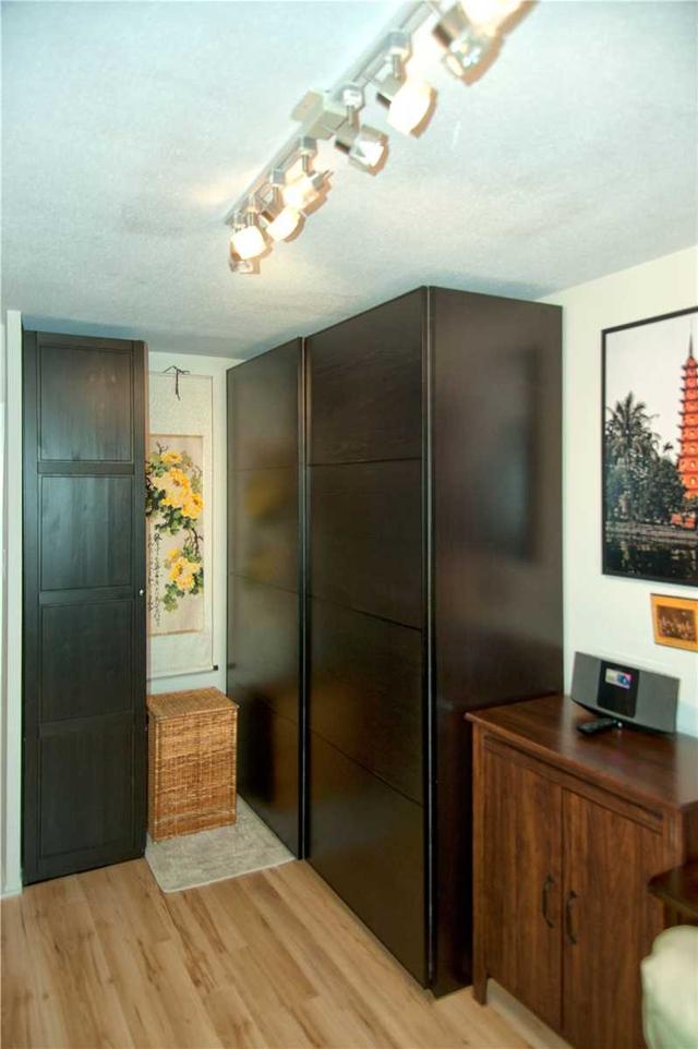1011 - 15 La Rose Ave, Condo with 3 bedrooms, 2 bathrooms and 2 parking in Toronto ON | Image 2