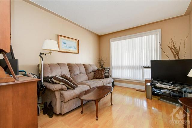 332 Shakespeare Street, House other with 0 bedrooms, 0 bathrooms and 3 parking in Ottawa ON | Image 3