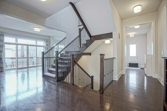 17 Francesco Crt, House detached with 4 bedrooms, 5 bathrooms and 6 parking in Markham ON | Image 2
