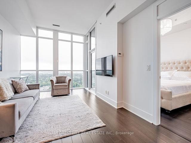 2505 - 32 Davenport Rd, Condo with 2 bedrooms, 2 bathrooms and 1 parking in Toronto ON | Image 2