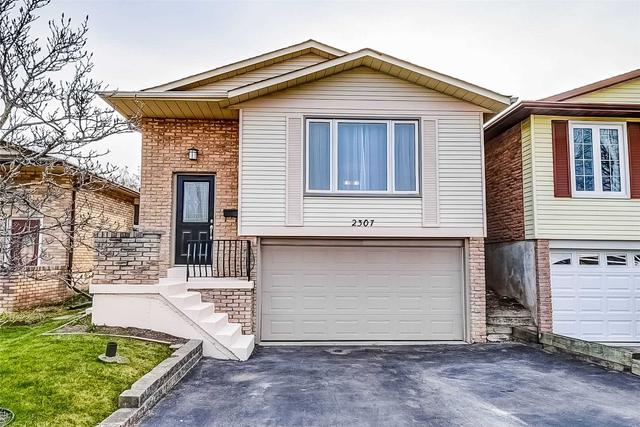 2307 Malcolm Cres, House attached with 3 bedrooms, 2 bathrooms and 3 parking in Burlington ON | Image 1