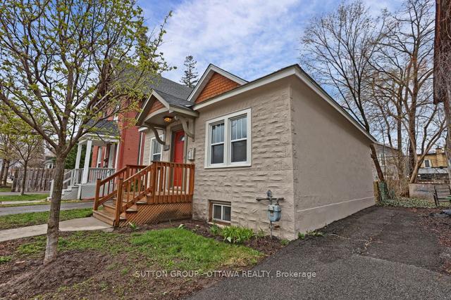 218 Main St, House detached with 2 bedrooms, 1 bathrooms and 2 parking in Ottawa ON | Image 17