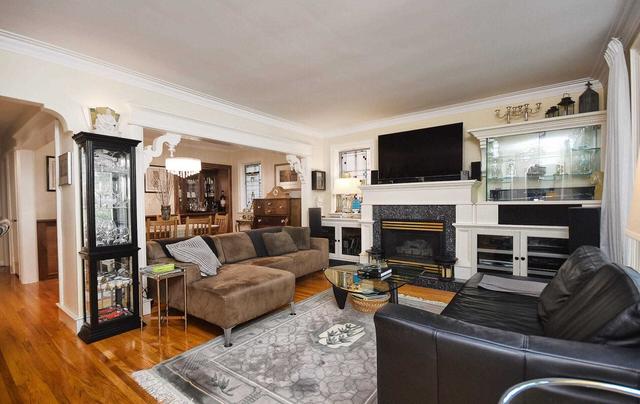 89 Avondale Ave, House detached with 2 bedrooms, 2 bathrooms and 7 parking in Toronto ON | Image 36