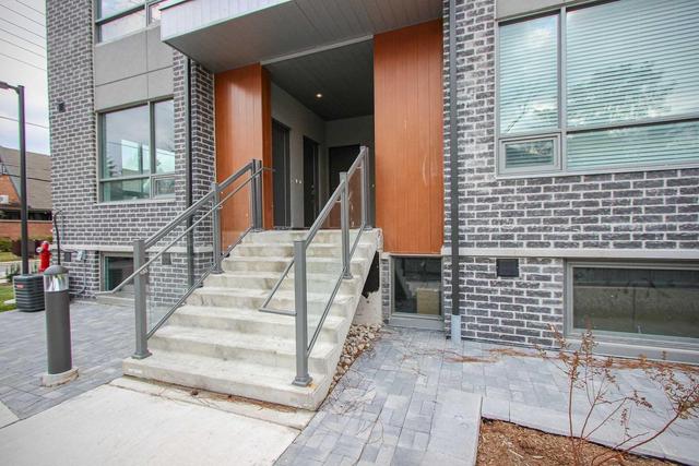 2 - 670 Atwater Ave, Townhouse with 2 bedrooms, 1 bathrooms and 2 parking in Mississauga ON | Image 4