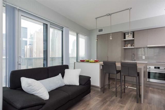 2402 - 100 Harbour St, Condo with 2 bedrooms, 2 bathrooms and 1 parking in Toronto ON | Image 4