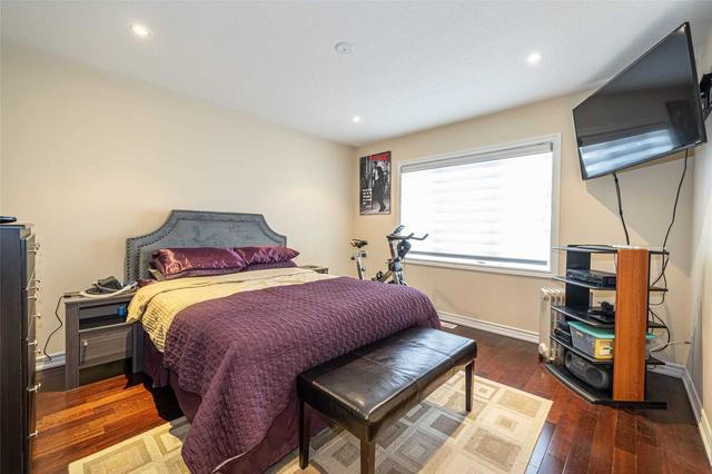 10392 Keele St, House attached with 3 bedrooms, 4 bathrooms and 2 parking in Vaughan ON | Image 3