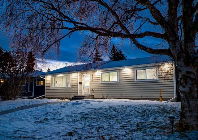 8611 7 Street Sw, House detached with 4 bedrooms, 3 bathrooms and 2 parking in Calgary AB | Image 2
