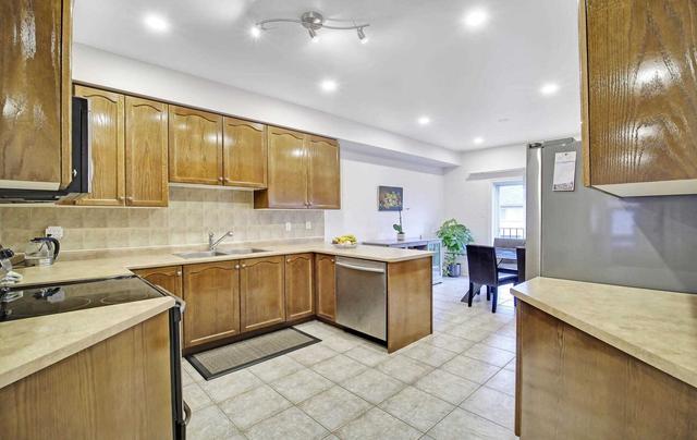 on - 32 Millwright Ave, House attached with 3 bedrooms, 3 bathrooms and 2 parking in Richmond Hill ON | Image 11