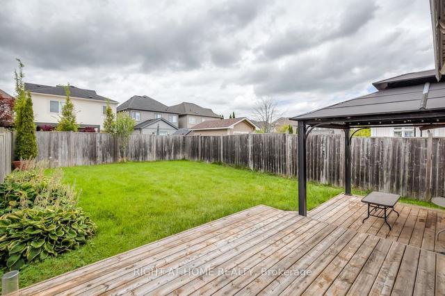 10 Allworth Cres, House detached with 3 bedrooms, 4 bathrooms and 3 parking in Clarington ON | Image 5