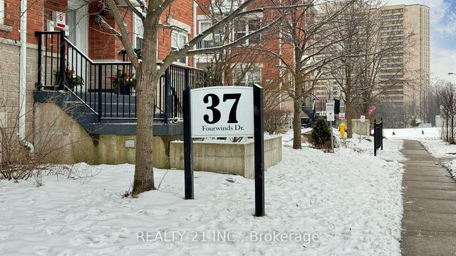 11 - 37 Four Winds Dr, Townhouse with 2 bedrooms, 1 bathrooms and 0 parking in Toronto ON | Image 12