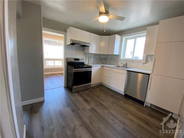 332 Shakespeare Street, Condo with 2 bedrooms, 1 bathrooms and 1 parking in Ottawa ON | Image 2