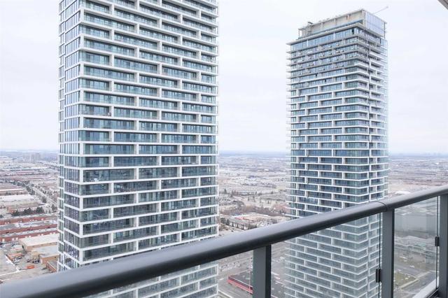 4610 - 5 Buttermill Ave, Condo with 2 bedrooms, 2 bathrooms and 1 parking in Vaughan ON | Image 2