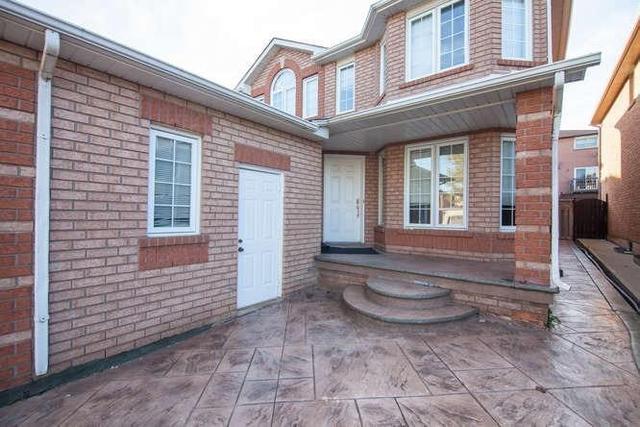 Upper - 19 Rollingwood Dr, House detached with 4 bedrooms, 3 bathrooms and 2 parking in Brampton ON | Image 3