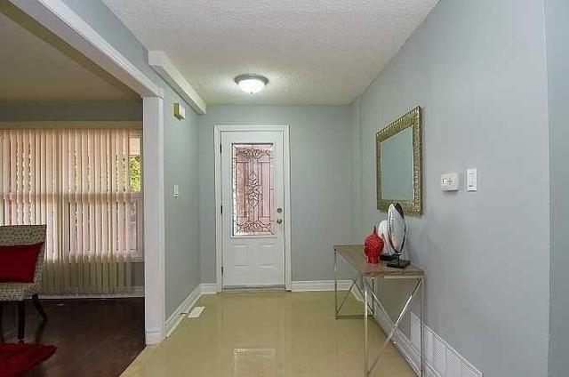 28 Daniels Cres, House detached with 4 bedrooms, 4 bathrooms and 2 parking in Ajax ON | Image 3