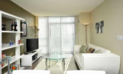 404 - 3 Michael Power Pl, Condo with 1 bedrooms, 2 bathrooms and 1 parking in Toronto ON | Image 3