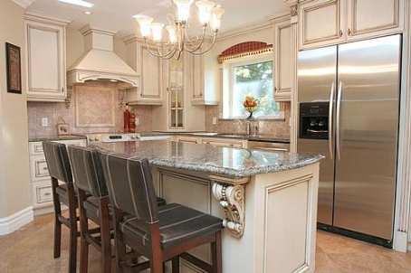 1390 Woodeden Dr, House detached with 4 bedrooms, 3 bathrooms and 8 parking in Mississauga ON | Image 2