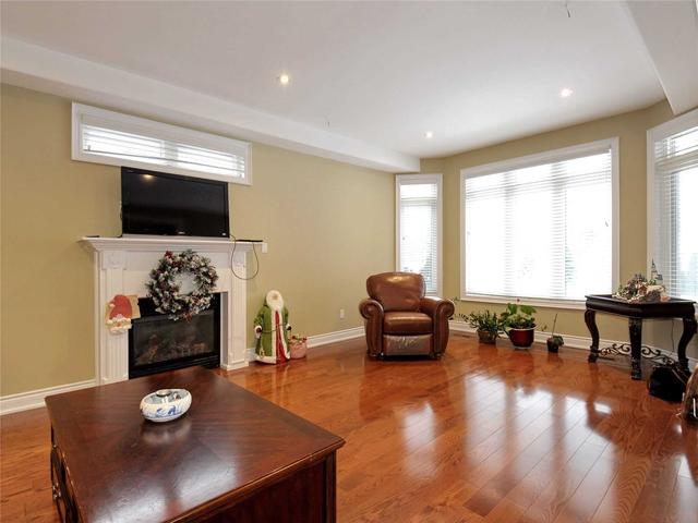 69b Elm Grove Ave, House detached with 4 bedrooms, 5 bathrooms and 8 parking in Richmond Hill ON | Image 4