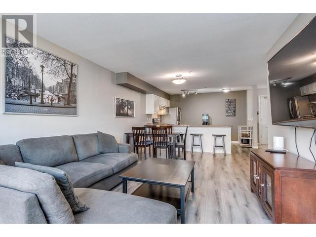 409 22230 North Avenue, Condo with 2 bedrooms, 2 bathrooms and 1 parking in Maple Ridge BC | Image 7