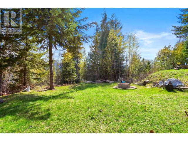 7456 Anglemont Way, House detached with 2 bedrooms, 2 bathrooms and 6 parking in Columbia Shuswap F BC | Image 51