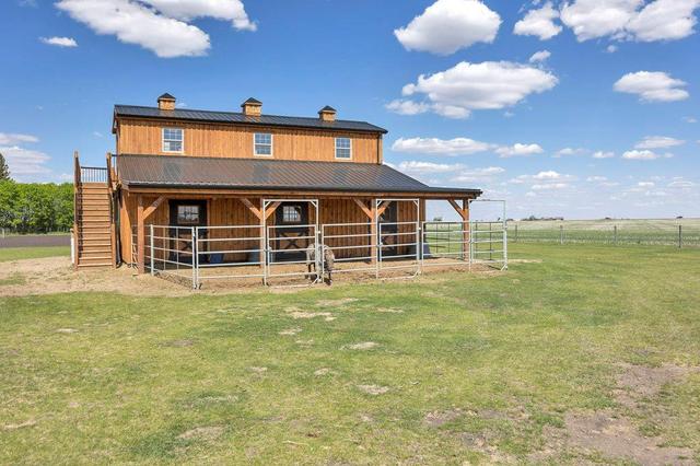 233027 Hwy 613, House detached with 4 bedrooms, 4 bathrooms and null parking in Wetaskiwin County No. 10 AB | Image 23