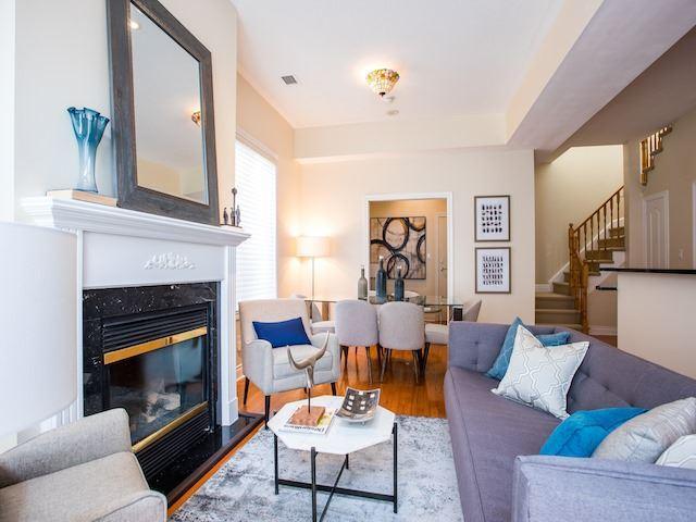 Th 25 - 2 Rean Dr, Townhouse with 2 bedrooms, 3 bathrooms and 2 parking in Toronto ON | Image 4