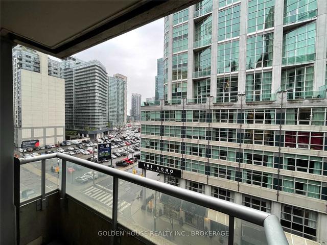 718 - 270 Wellington St W, Condo with 1 bedrooms, 1 bathrooms and 1 parking in Toronto ON | Image 6
