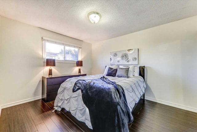 22 Enmount Dr, Townhouse with 3 bedrooms, 2 bathrooms and 2 parking in Brampton ON | Image 2