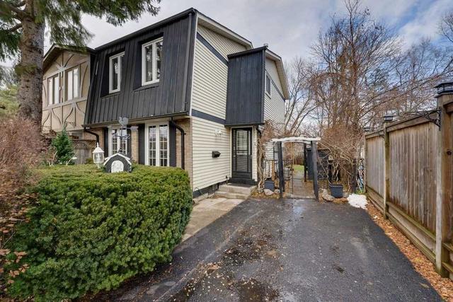 25 Wilde Pl, House semidetached with 3 bedrooms, 1 bathrooms and 5 parking in Barrie ON | Image 1