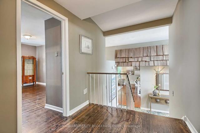 14 Masseygrove Cres, House detached with 3 bedrooms, 2 bathrooms and 4 parking in Toronto ON | Image 9