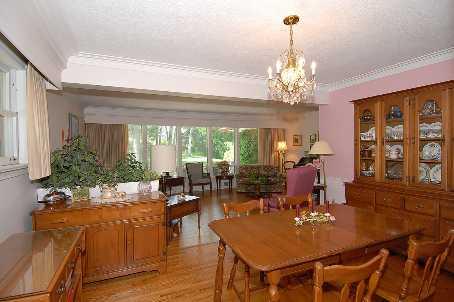 18 Woodway Tr, House detached with 3 bedrooms, 3 bathrooms and 4 parking in Toronto ON | Image 4