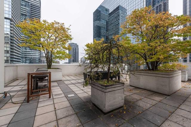 1807 - 801 Bay St, Condo with 2 bedrooms, 2 bathrooms and 1 parking in Toronto ON | Image 24