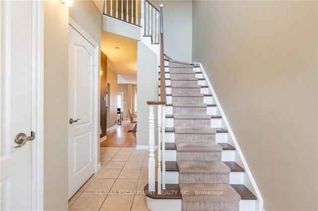 1361 Stephenson Dr, Townhouse with 3 bedrooms, 3 bathrooms and 2 parking in Burlington ON | Image 4