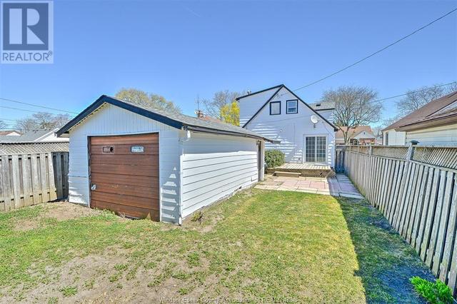 2409 Bernard, House detached with 3 bedrooms, 2 bathrooms and null parking in Windsor ON | Image 8
